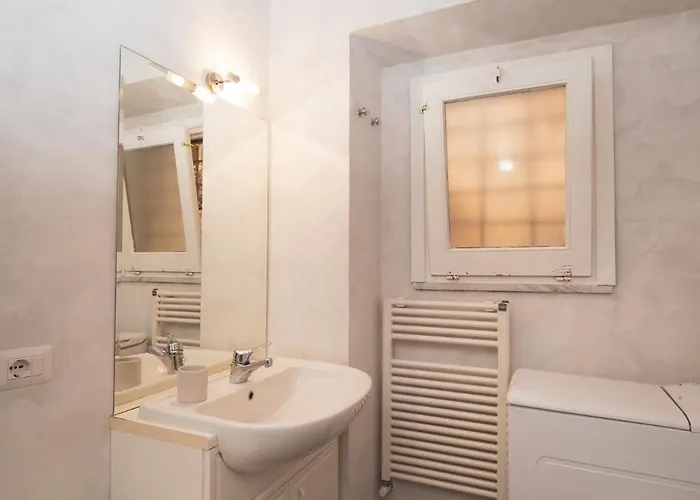 Trevi Fountain By Buddyrent